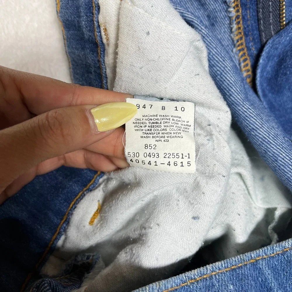 Vintage 90s Levi's Action Jeans Mens Blue Denim Classic Zip Fly USA Made - 39X31